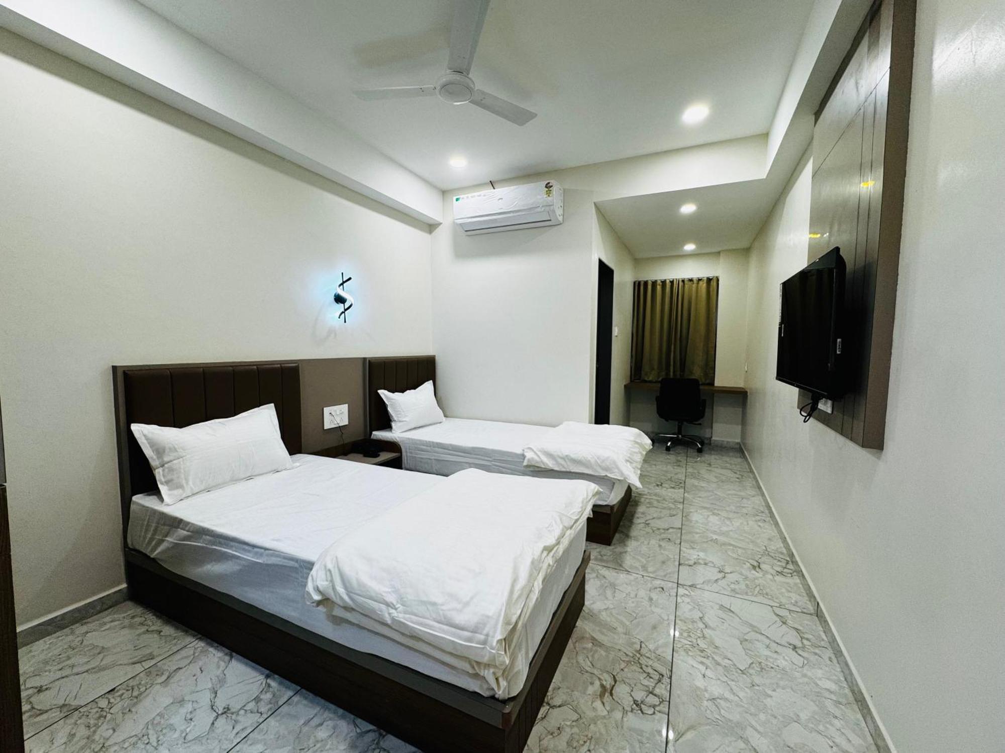 Hotel Fun N Food Bhuj Exterior photo